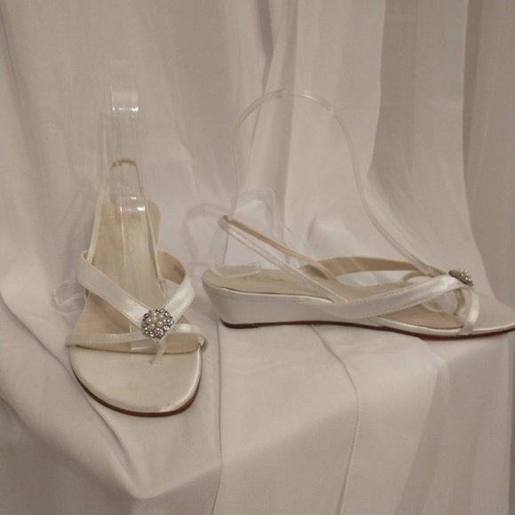 Right on Trend 2025 White Satin sandal with wedge - Picture 1 of 13